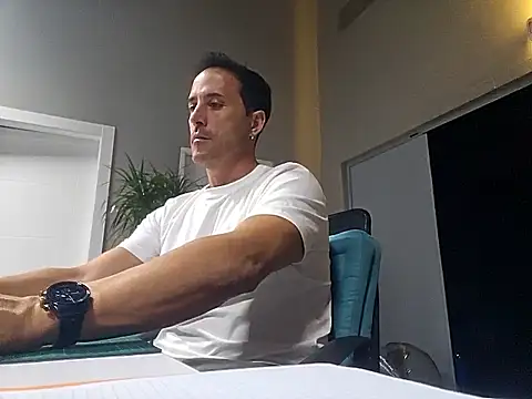 Lucas   81 online show from November 3, 2025, 7:59 pm