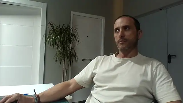 Snapshot of Lucas___81 chatting on April 8, 2026, 6:52 pm Lucas 81 online show from April 8, 2026, 6:52 pm