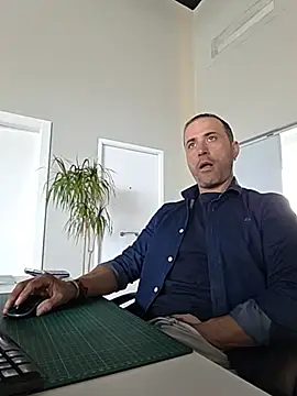 Snapshot of Lucas___81 chatting on May 9, 2026, 9:47 am Lucas 81 online show from May 9, 2026, 9:47 am