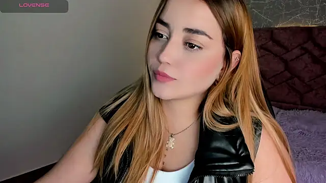 Lucia star   online show from December 28, 2024, 8:04 pm