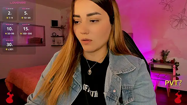 Lucia star   online show from March 19, 2025, 3:41 am