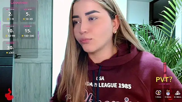 Lucia star   online show from November 11, 2025, 1:27 am