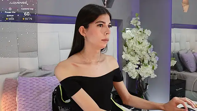 CuteAri online show from October 5, 2025, 8:07 pm