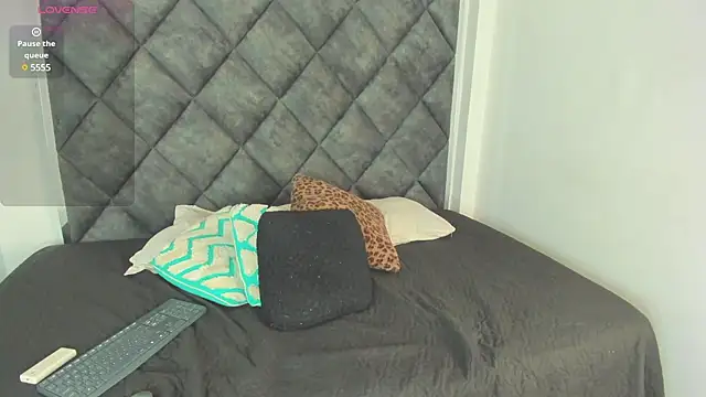 Latrellx7 online show from December 19, 2024, 11:39 am