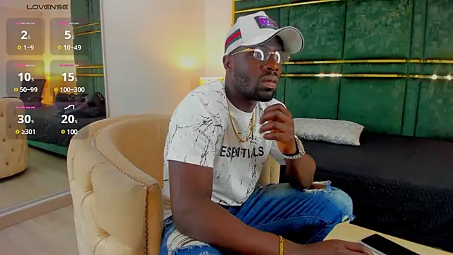 Latrellx7 online show from February 3, 2025, 10:47 am