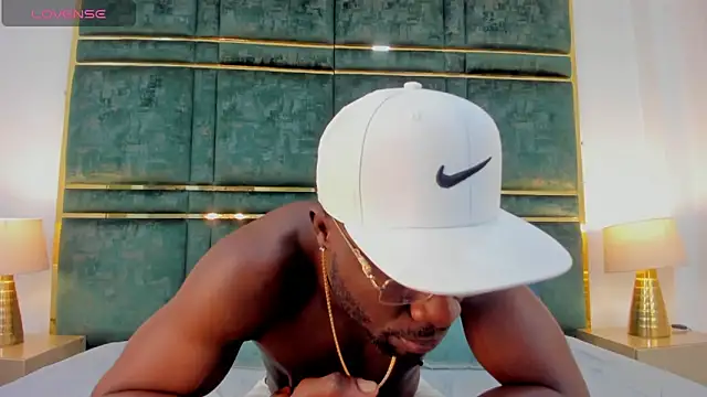 Latrellx7 online show from February 13, 2025, 11:28 am