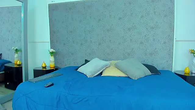 Latrellx7 online show from March 17, 2025, 11:42 am