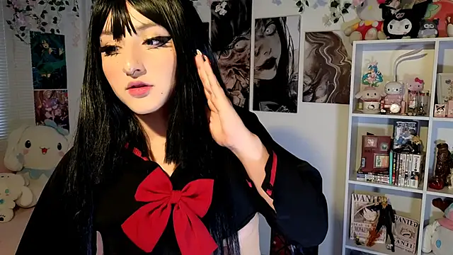 julyana  online show from March 13, 2025, 1:29 pm