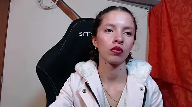 sweetdam12 online show from March 3, 2025, 8:21 pm