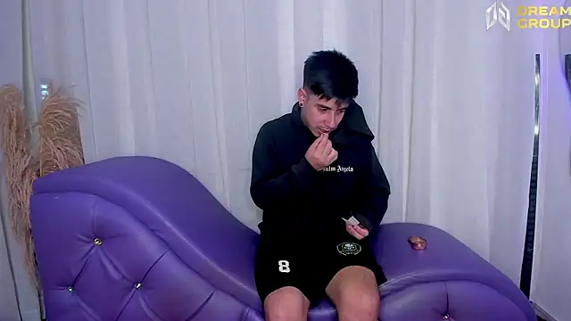 Yourslust  online show from October 20, 2025, 1:55 pm