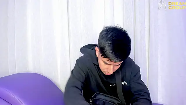 Yourslust  online show from November 2, 2025, 1:24 pm