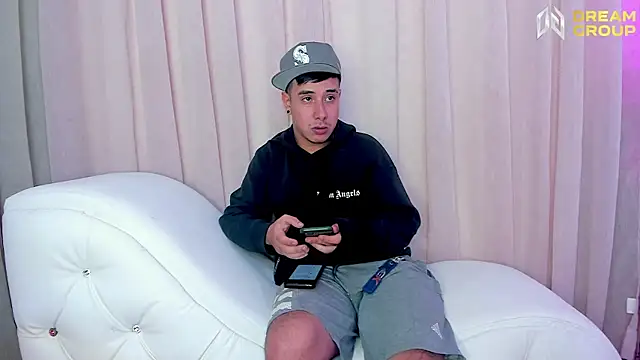 Yourslust  online show from April 21, 2026, 1:42 am