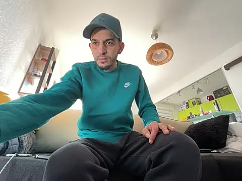 Rebeu313 online show from January 7, 2025, 1:57 pm