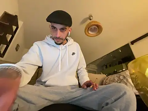 Rebeu313 online show from March 4, 2025, 10:16 pm