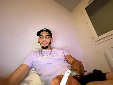 Rebeu313 online show from December 15, 2025, 4:55 pm