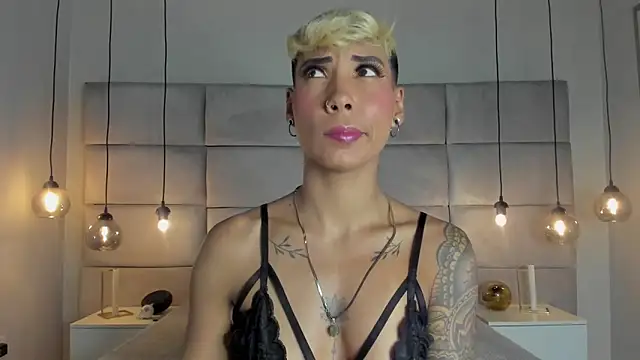 MiaMorgan  online show from January 24, 2025, 11:59 am