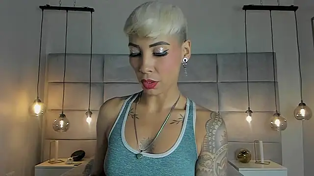 MiaMorgan  online show from February 8, 2025, 12:17 pm