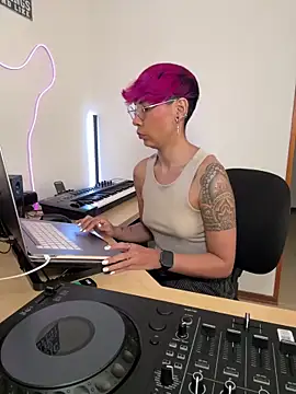 MiaMorgan  online show from April 21, 2026, 2:01 pm