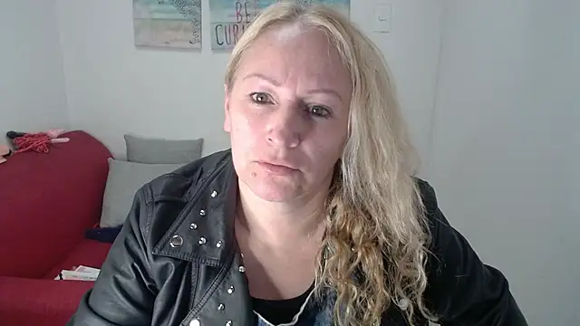 emperabigbootybigass online show from April 20, 2026, 1:03 pm