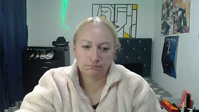 emperabigbootybigass online show from April 21, 2026, 12:22 pm