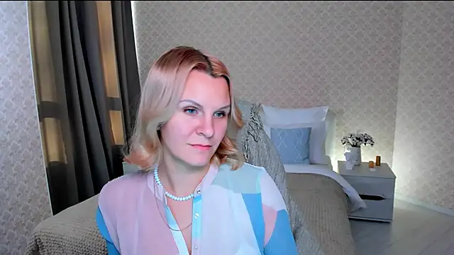 Louisa Bay online show from December 13, 2024, 11:34 am