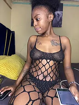 Snapshot of Sasha-smiles chatting on March 6, 2026, 11:17 am Sasha-smiles online show from March 6, 2026, 11:17 am