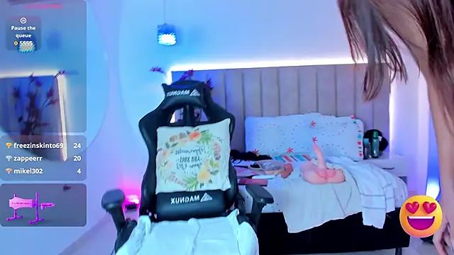 Snapshot of LizSheibaum chatting on February 7, 2025, 5:52 am LizSheibaum online show from February 7, 2025, 5:52 am