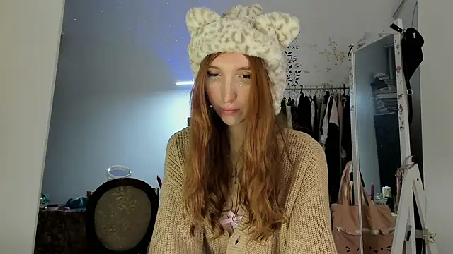 LisaIcon online show from November 28, 2025, 7:27 pm