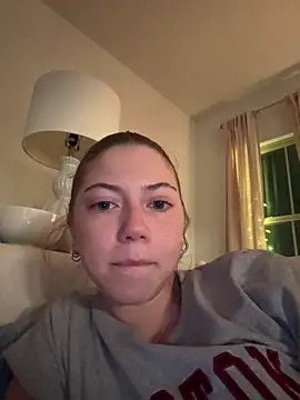Snapshot of emilycoco chatting on April 19, 2026, 4:01 am emilycoco online show from April 19, 2026, 4:01 am