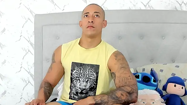 luigiferrara online show from February 4, 2025, 8:49 pm