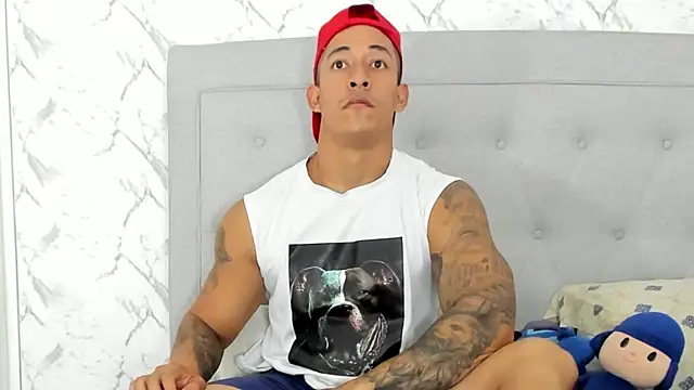 luigiferrara online show from February 17, 2025, 3:25 am