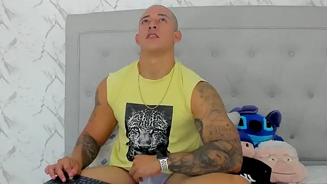 luigiferrara online show from September 30, 2025, 9:53 pm