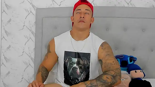 luigiferrara online show from November 8, 2025, 10:52 pm