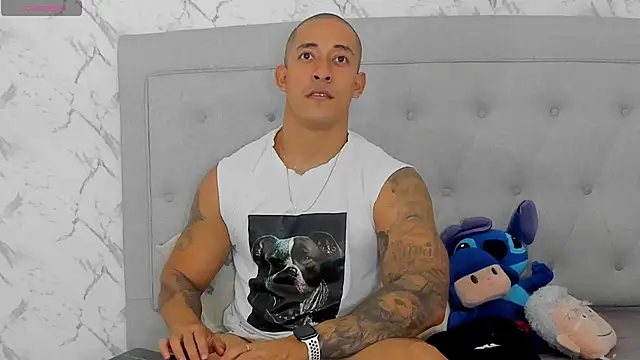 luigiferrara online show from December 17, 2025, 10:49 pm