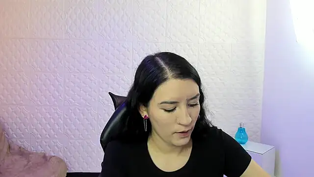 Violetaa diazz online show from October 21, 2025, 9:15 pm