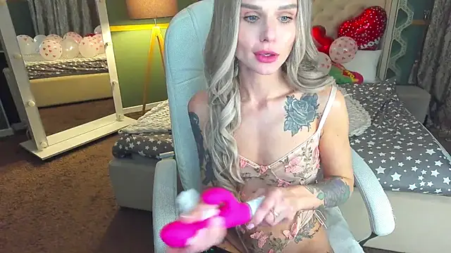 KiraGrayy online show from February 11, 2025, 4:46 pm