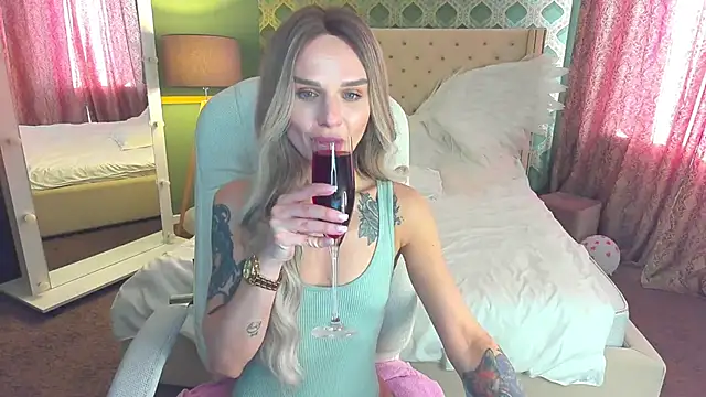 KiraGrayy online show from March 8, 2025, 1:47 pm