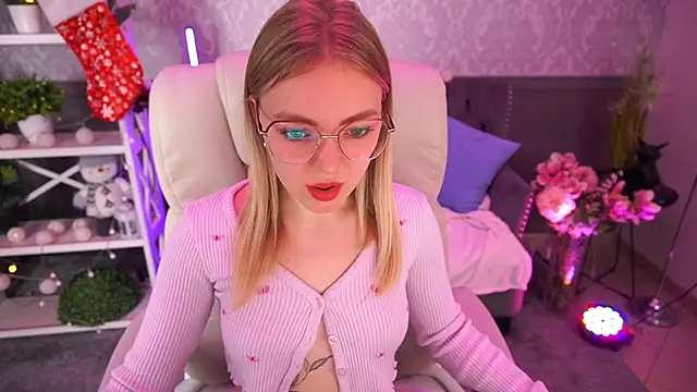 Snapshot of EmilySunshineS chatting on December 29, 2024, 9:52 pm EmilySunshineS online show from December 29, 2024, 9:52 pm