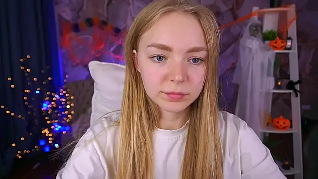 Snapshot of EmilySunshineS chatting on November 1, 2025, 2:19 pm EmilySunshineS online show from November 1, 2025, 2:19 pm