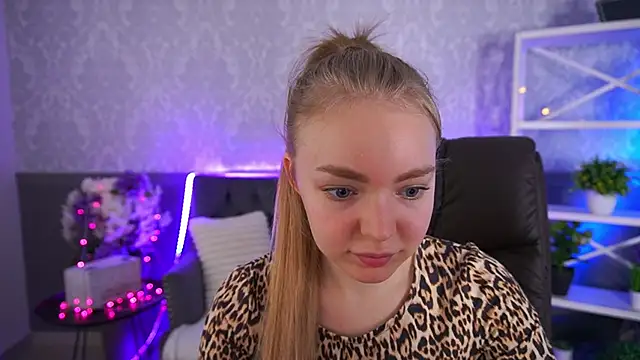 Snapshot of EmilySunshineS chatting on November 15, 2025, 2:46 pm EmilySunshineS online show from November 15, 2025, 2:46 pm