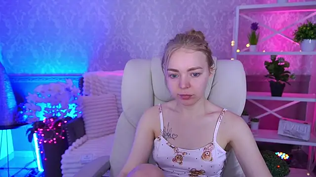 EmilySunshineS online show from February 13, 2026, 7:15 am