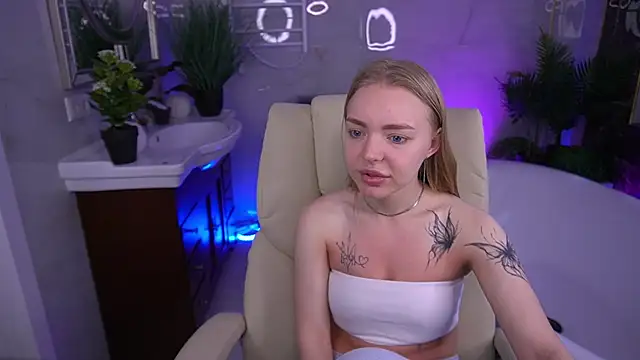 EmilySunshineS online show from June 6, 2026, 7:02 am