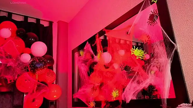 Snapshot of Mia_Oxford chatting on October 20, 2025, 12:16 pm Mia Oxford online show from October 20, 2025, 12:16 pm