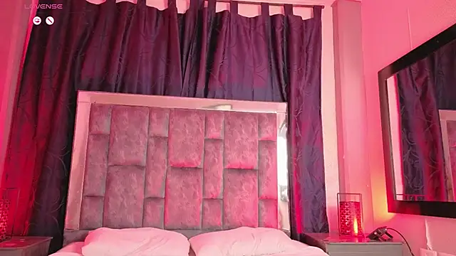 Snapshot of Mia_Oxford chatting on November 19, 2025, 12:38 pm Mia Oxford online show from November 19, 2025, 12:38 pm