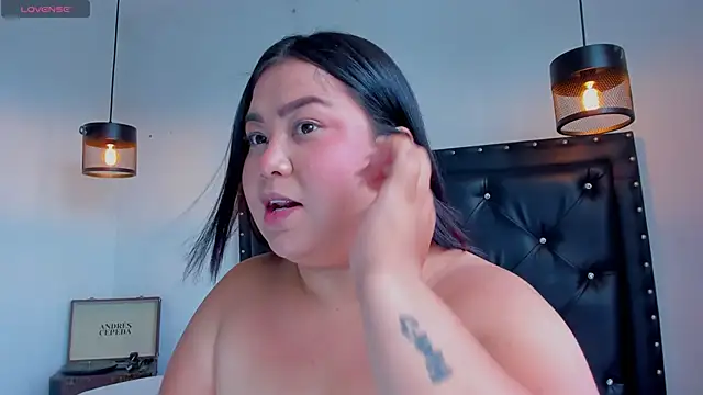 victoriajk online show from April 18, 2026, 1:04 pm