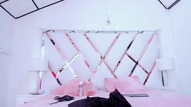 naughty  sara online show from February 8, 2025, 6:01 pm