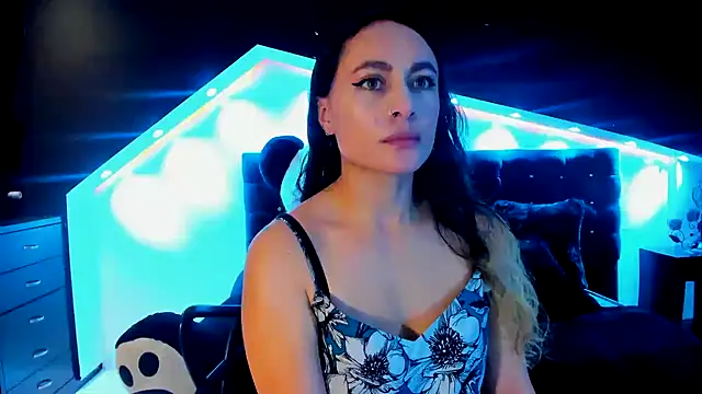 Coral Gibson online show from February 3, 2025, 12:14 pm