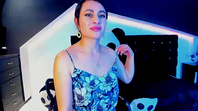 Coral Gibson online show from February 3, 2025, 6:17 pm