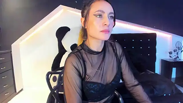 Coral Gibson online show from February 6, 2025, 12:48 pm