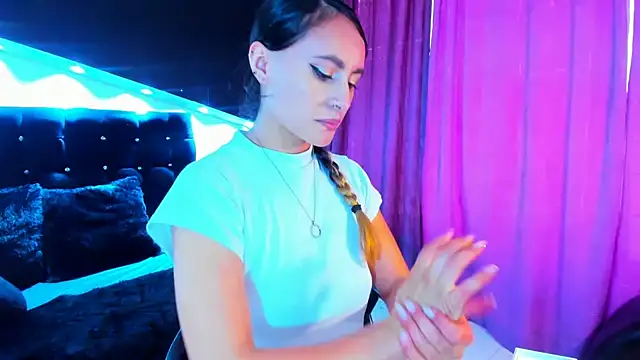 Coral Gibson online show from February 11, 2025, 12:37 pm